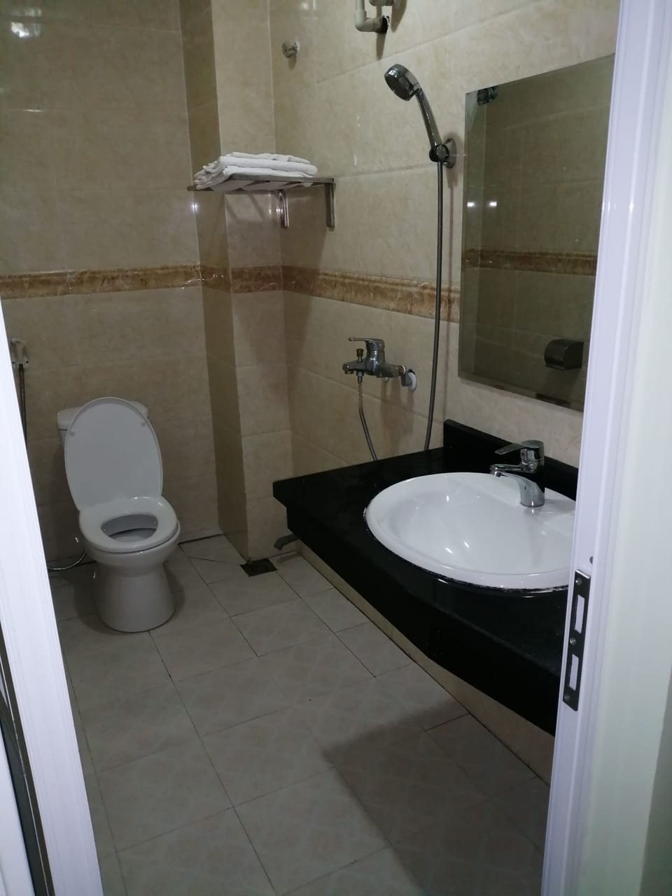 Comfort Quadruple Room, 2 Double Beds | Bathroom | Shower, hydromassage showerhead, free toiletries, hair dryer