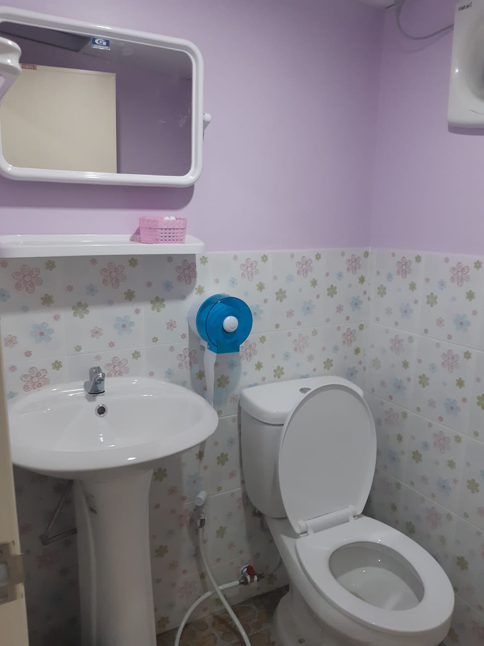Standard House | Bathroom | Shower, free toiletries, towels