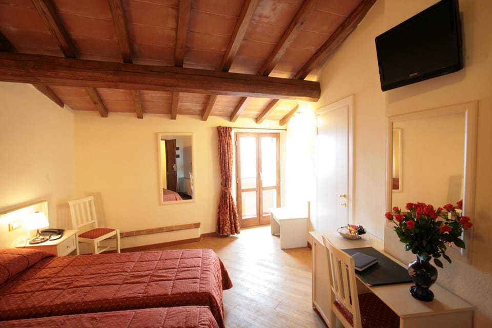 Double Room, Balcony | Frette Italian sheets, hypo-allergenic bedding, minibar, in-room safe