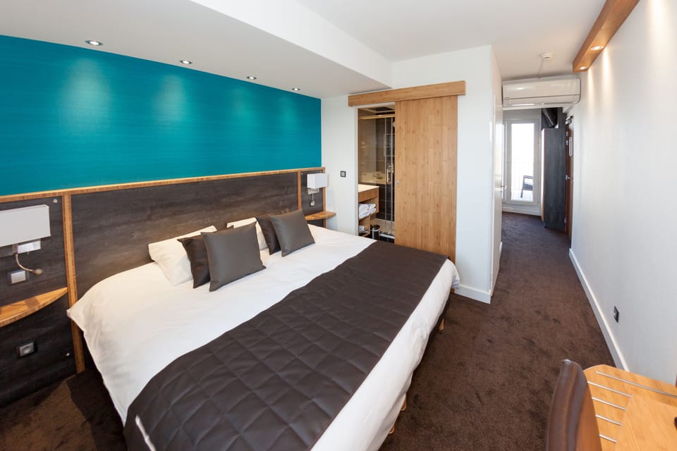 Superior Double Room | Individually furnished, desk, soundproofing, iron/ironing board