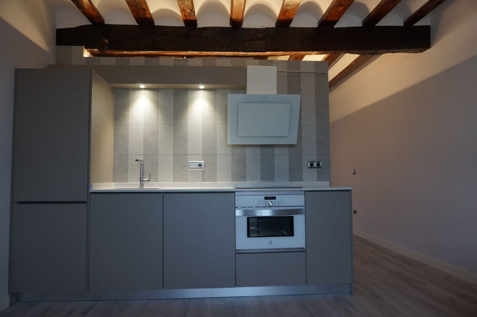 Comfort Apartment, 2 Bedrooms | Free cribs/infant beds, rollaway beds, free WiFi, bed sheets