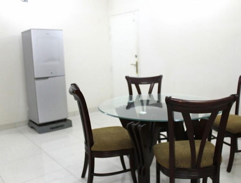 Economy Apartment, 1 Double Bed | In-room dining