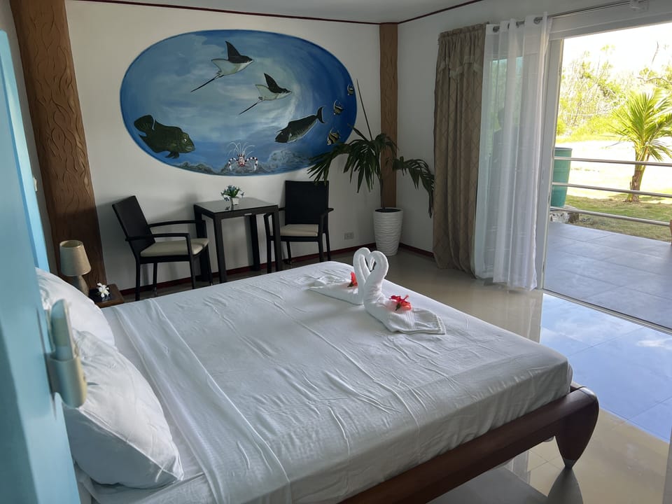 Deluxe Garden View | Minibar, in-room safe, iron/ironing board, free WiFi