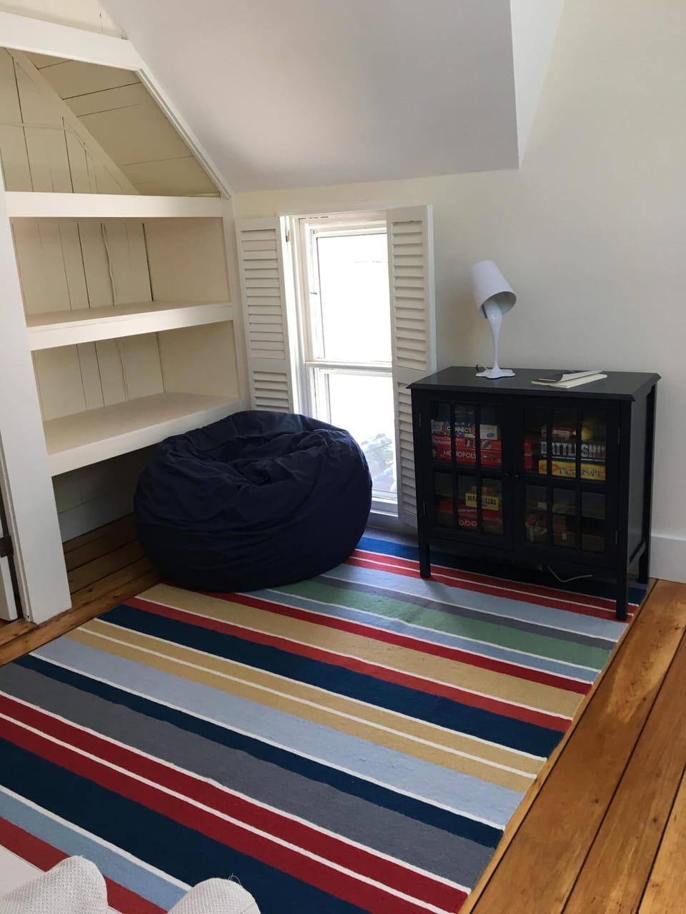 Upstairs LR / kids hangout room w/ games, books, skylight, 2 bean bag chairs