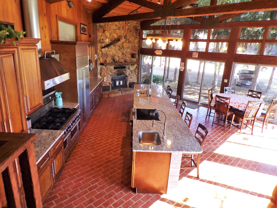 Fully stocked, newly remodeled commercial kitcken