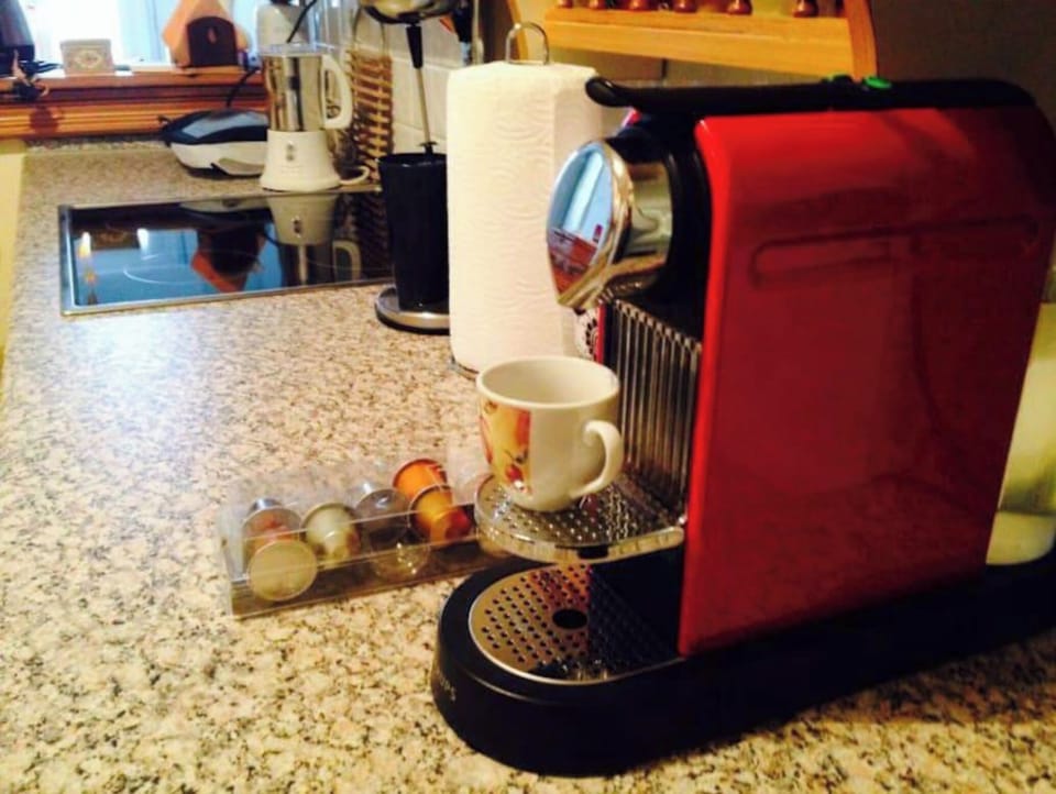 Nespresso coffee machine (the capsules are offered) and milk frother