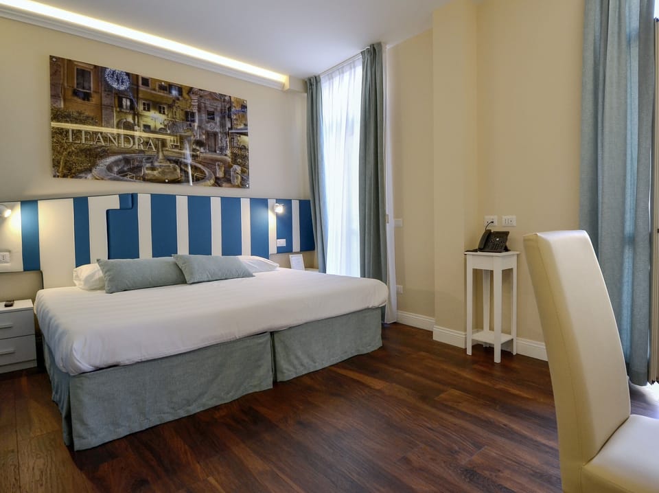 Comfort Double or Twin Room | Desk, laptop workspace, blackout drapes, soundproofing