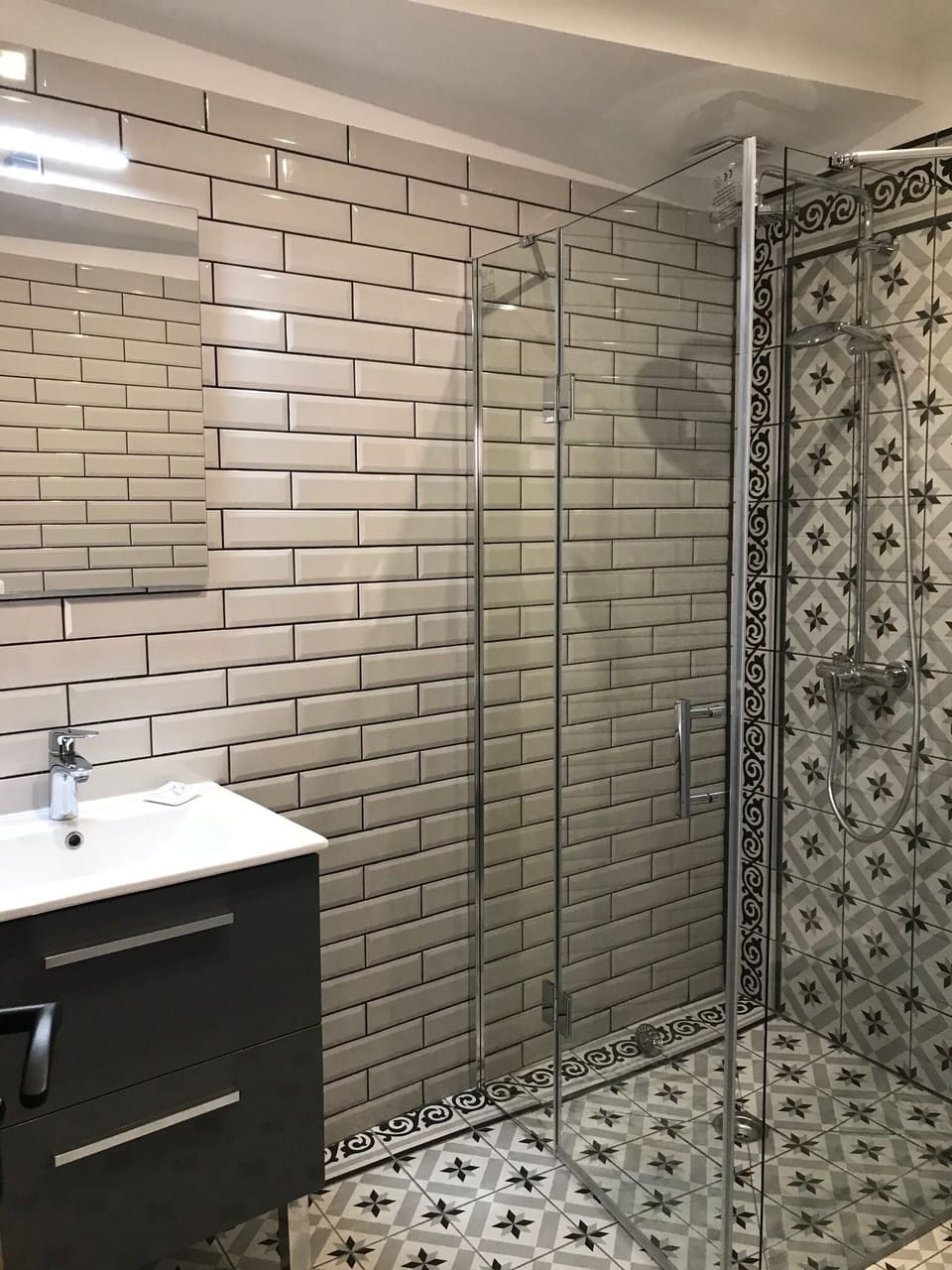 Master  bedroom bathroom