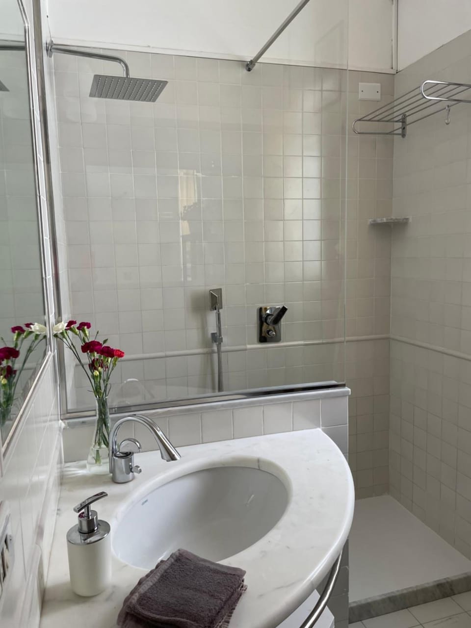 Deluxe Suite, 1 Queen Bed, Private Bathroom | Bathroom | Shower, free toiletries, hair dryer, bathrobes