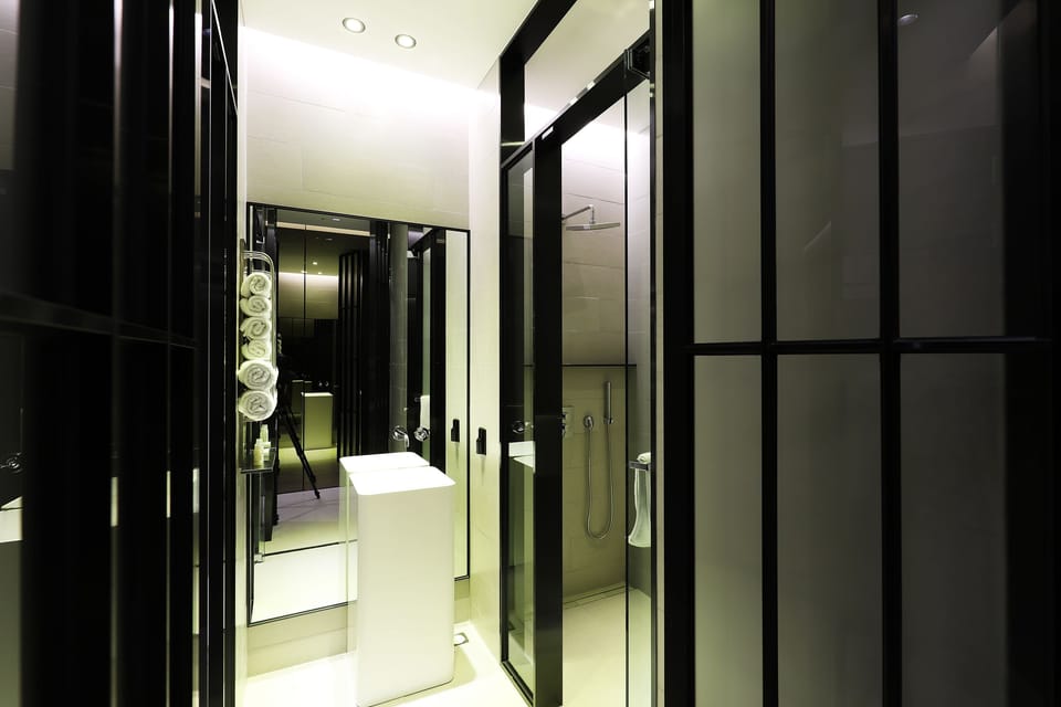 Superior King | Bathroom | Combined shower/tub, designer toiletries, hair dryer, bathrobes