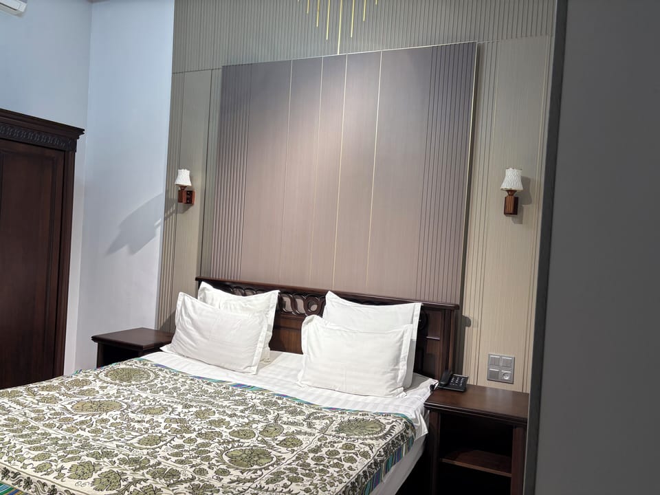 Deluxe Double Room | Desk, soundproofing, iron/ironing board (on request), WiFi (free)