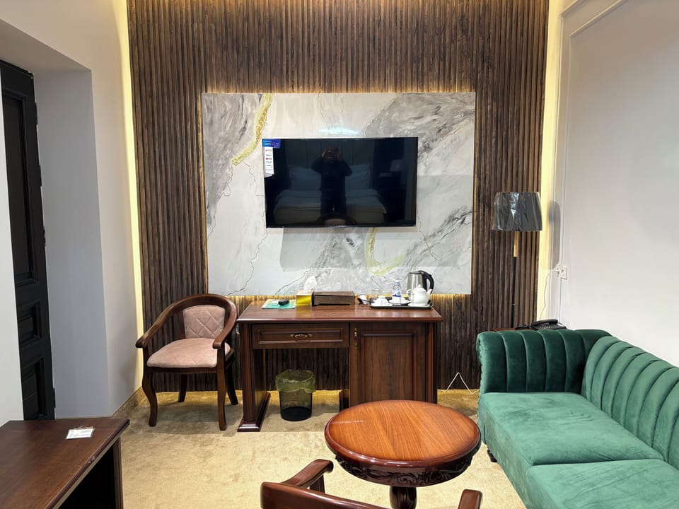 Deluxe Double Room | Desk, soundproofing, iron/ironing board (on request), WiFi (free)