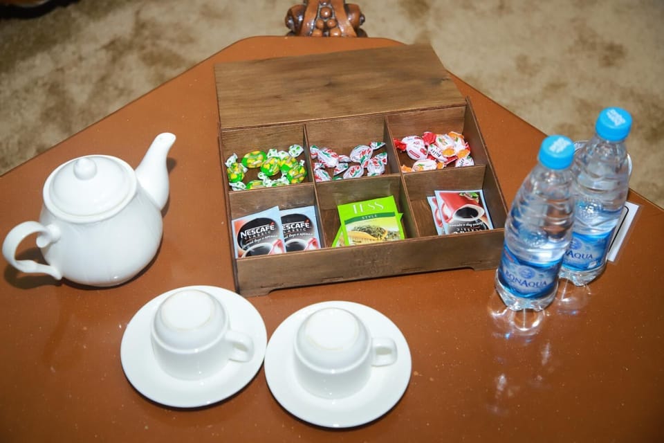 Coffee/tea maker, fridge, electric kettle