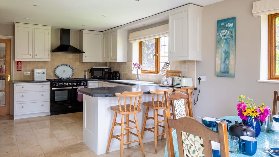 Kitchen-breakfast room, Kingfisher Cottage, Bolthole Retreats