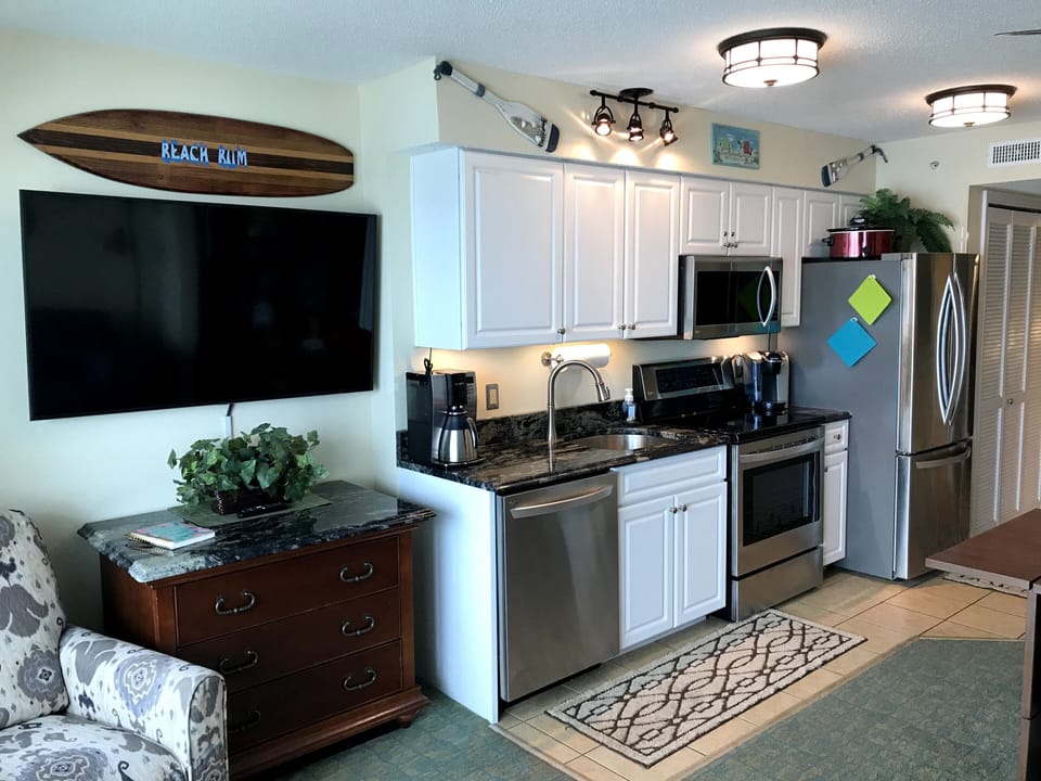 Kitchenette - Full size stainless steel appliances