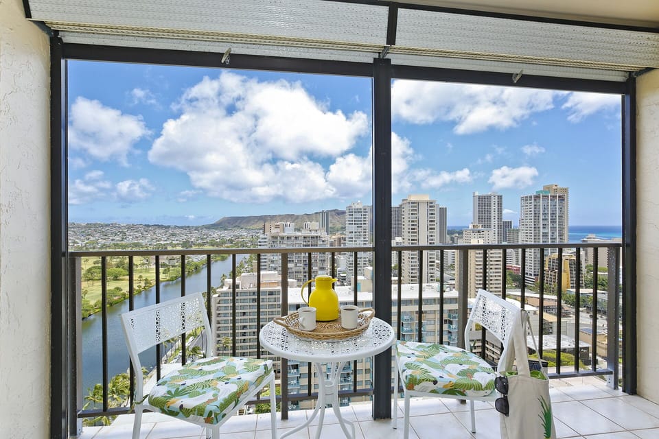 Pacific Ocean and Diamond Head!