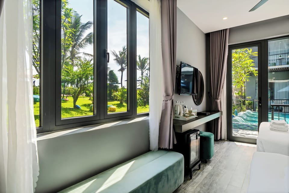 Family Room with Poolview | Premium bedding, minibar, in-room safe, desk