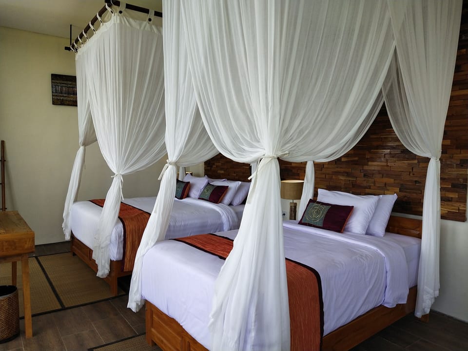 Triple Room, Sea View | In-room safe, desk, bed sheets