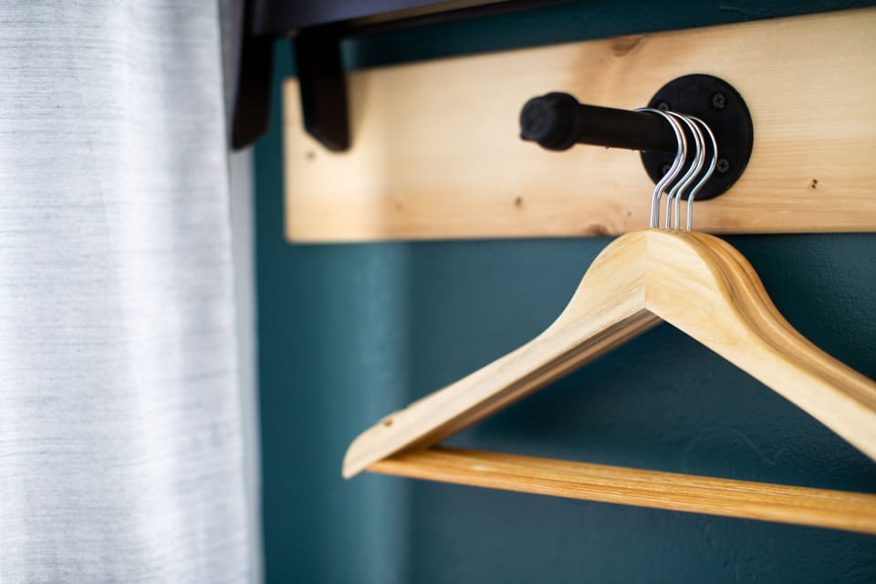 Classic Room, 1 Queen Bed | Iron/ironing board, free WiFi, bed sheets