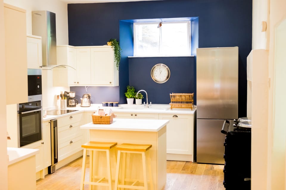 7 bedrooms, bed sheets