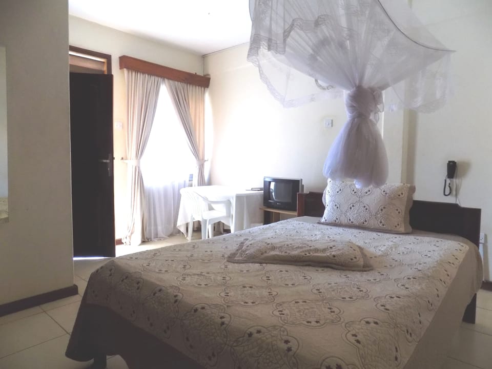 Comfort Single Room, 1 Large Twin Bed | Premium bedding, individually decorated, individually furnished, desk