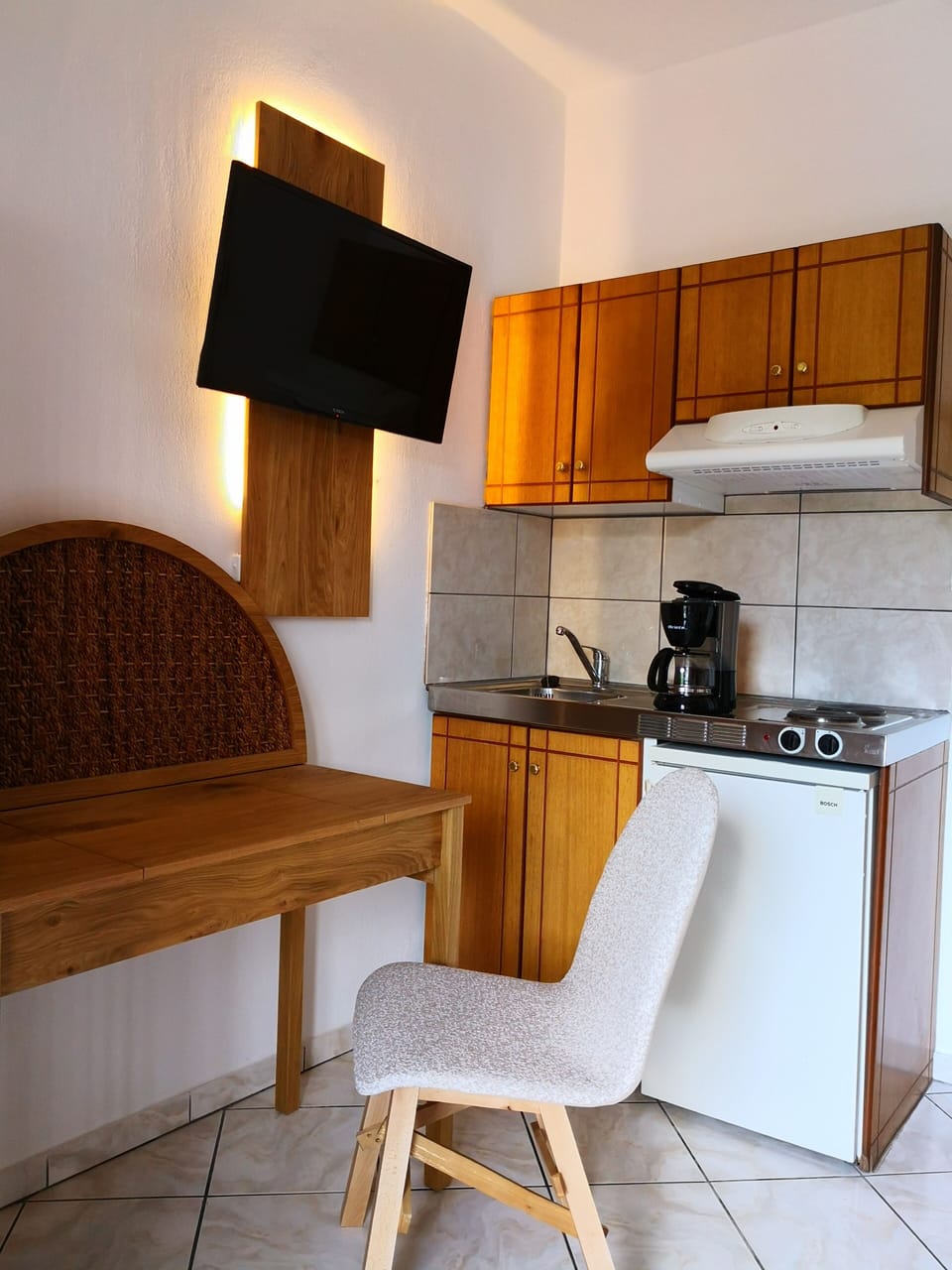 Premium Studio | Private kitchenette | Full-size fridge, oven, stovetop, cookware/dishes/utensils