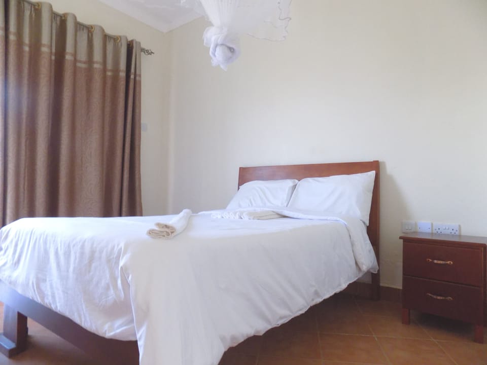 Premium bedding, individually decorated, individually furnished, desk