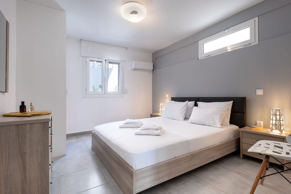 Two Bedroom Apartment With Garden | In-room safe, individually decorated, individually furnished, desk