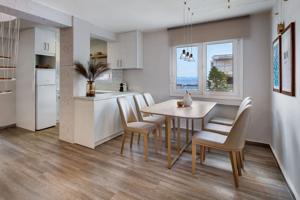 Three Bedroom Panoramic Sea View Maisonette | In-room dining