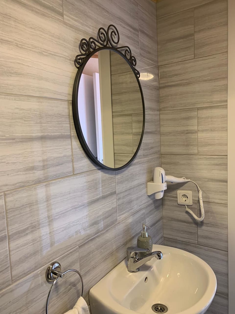Comfort Room, 1 Double Bed, Sea View | Bathroom | Free toiletries, hair dryer, slippers, towels