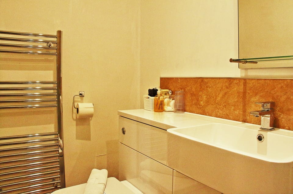 Shower, free toiletries, hair dryer, towels