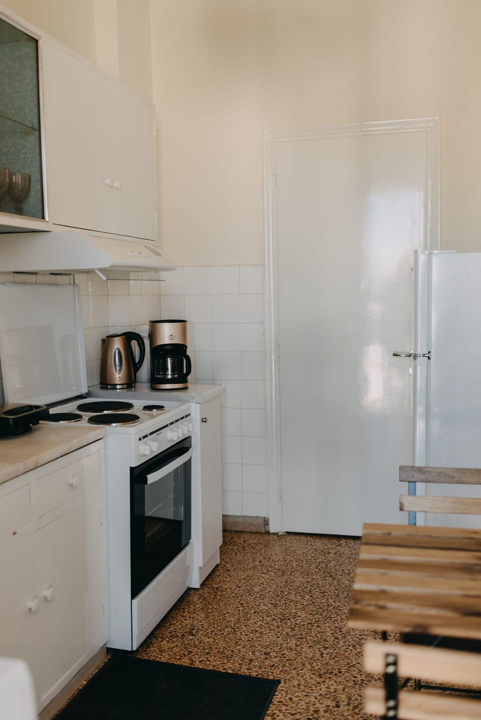Comfort Apartment, 1 Queen Bed with Sofa bed, Kitchen | Private kitchen | Full-size fridge, oven, stovetop, coffee/tea maker