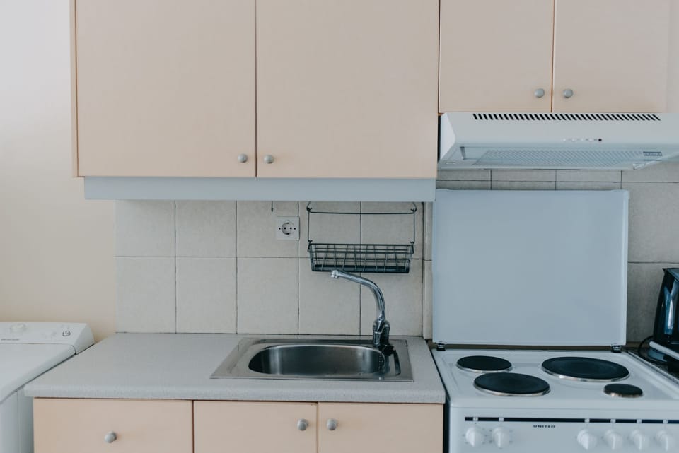 Comfort Studio, 1 Bedroom, Balcony, Mountain View | Private kitchen | Full-size fridge, oven, stovetop, coffee/tea maker
