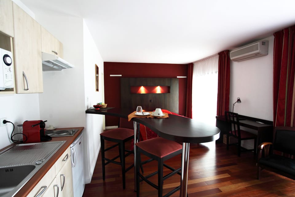 Luxury Suite | Premium bedding, Select Comfort beds, desk, blackout drapes