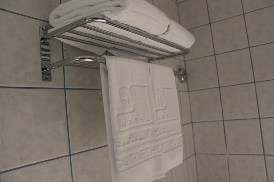 Combined shower/tub, jetted tub, hair dryer, bathrobes