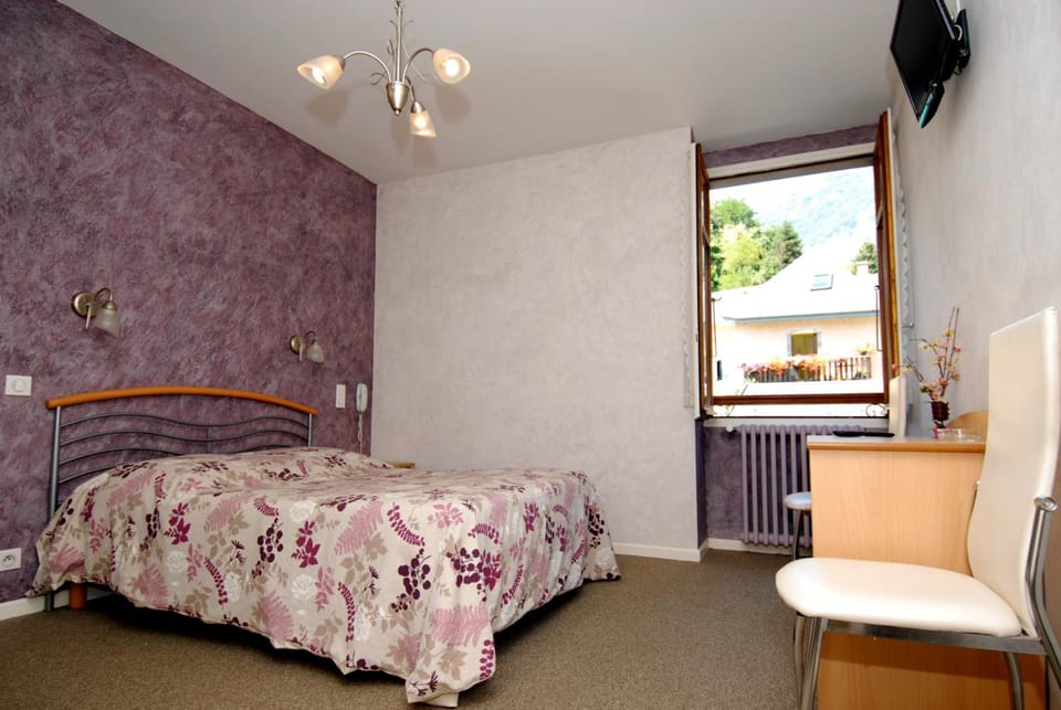 Desk, iron/ironing board, cribs/infant beds, rollaway beds