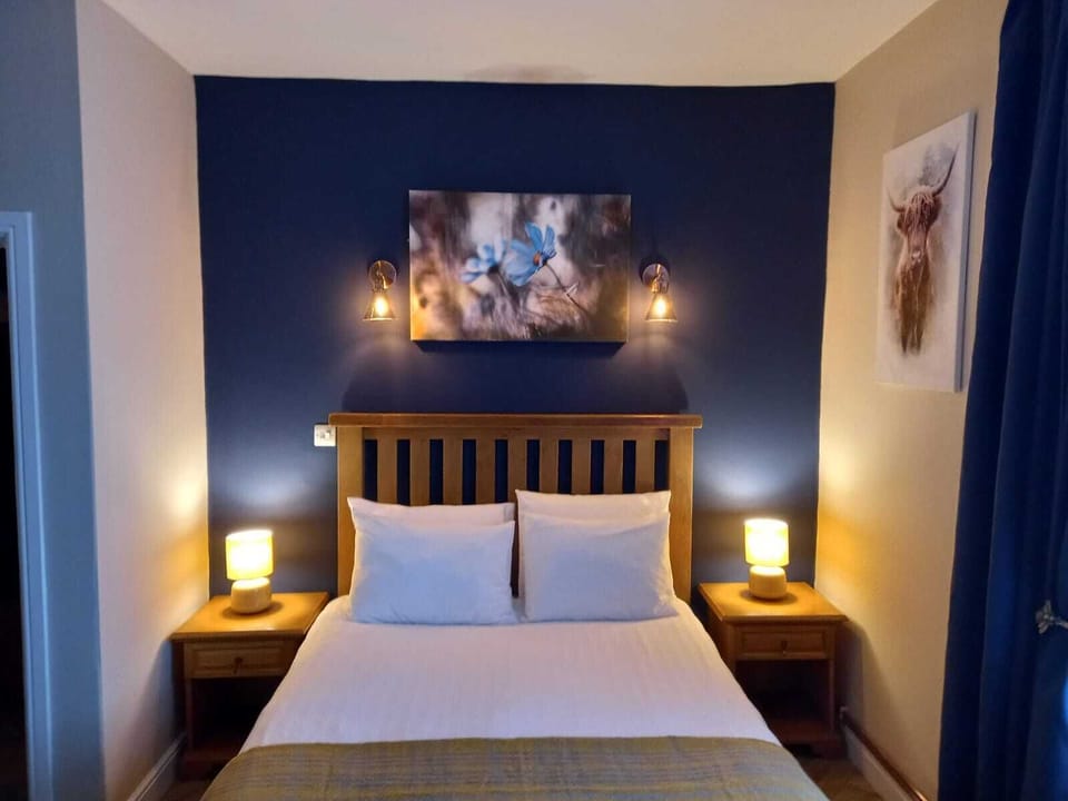Double Room | Desk, laptop workspace, WiFi (free), bed sheets