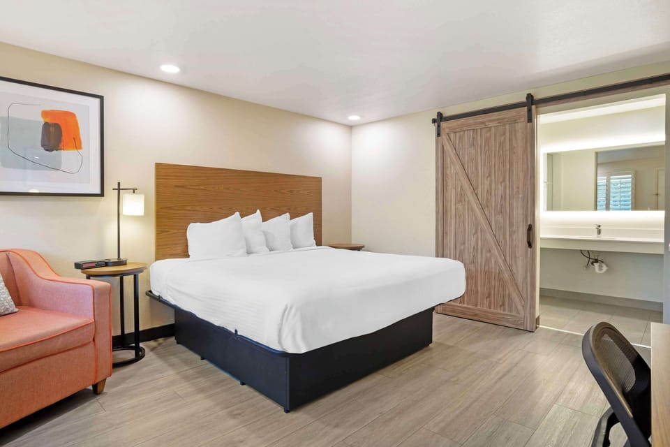 Desk, iron/ironing board, free WiFi, bed sheets