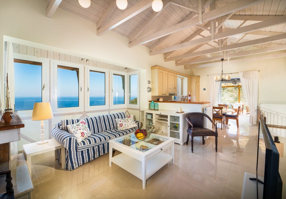 Open living area with a magnificent sea view!