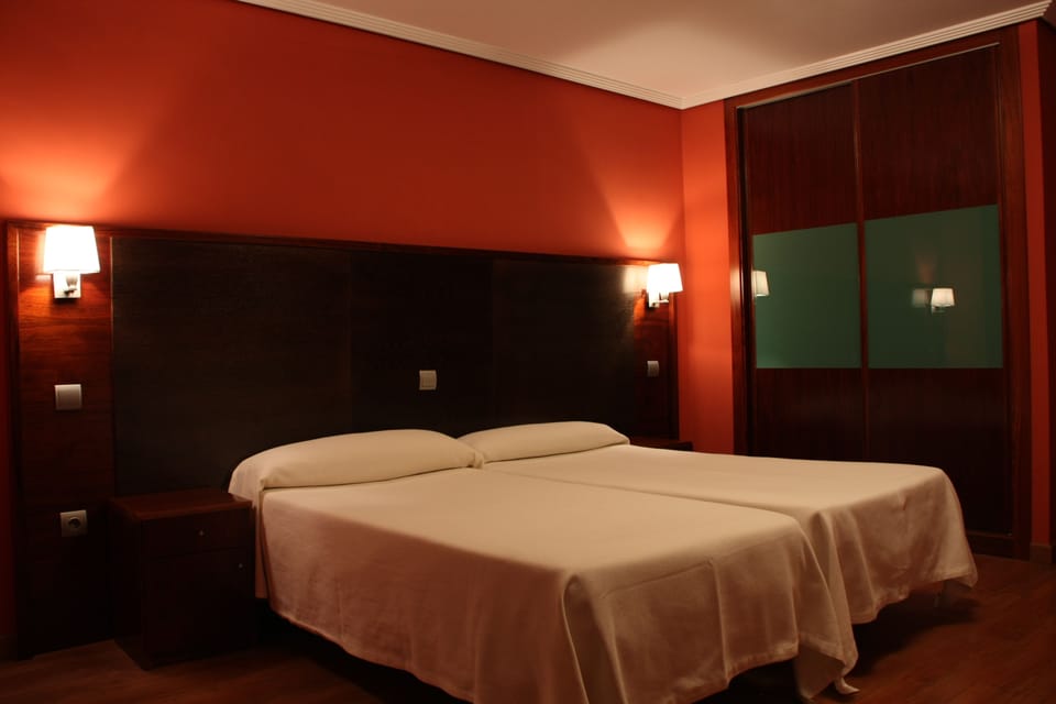 Twin Room | Soundproofing, free cribs/infant beds, free WiFi, wheelchair access