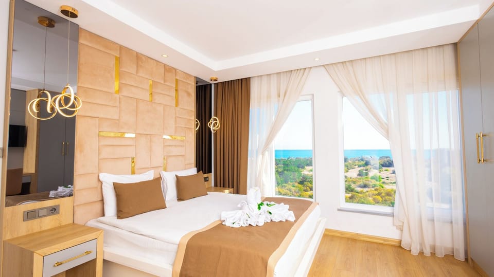 Standard Double Room | 1 bedroom, minibar, in-room safe, desk