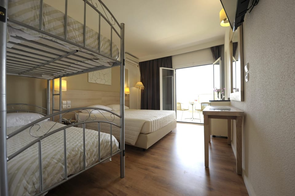 In-room safe, desk, laptop workspace, soundproofing