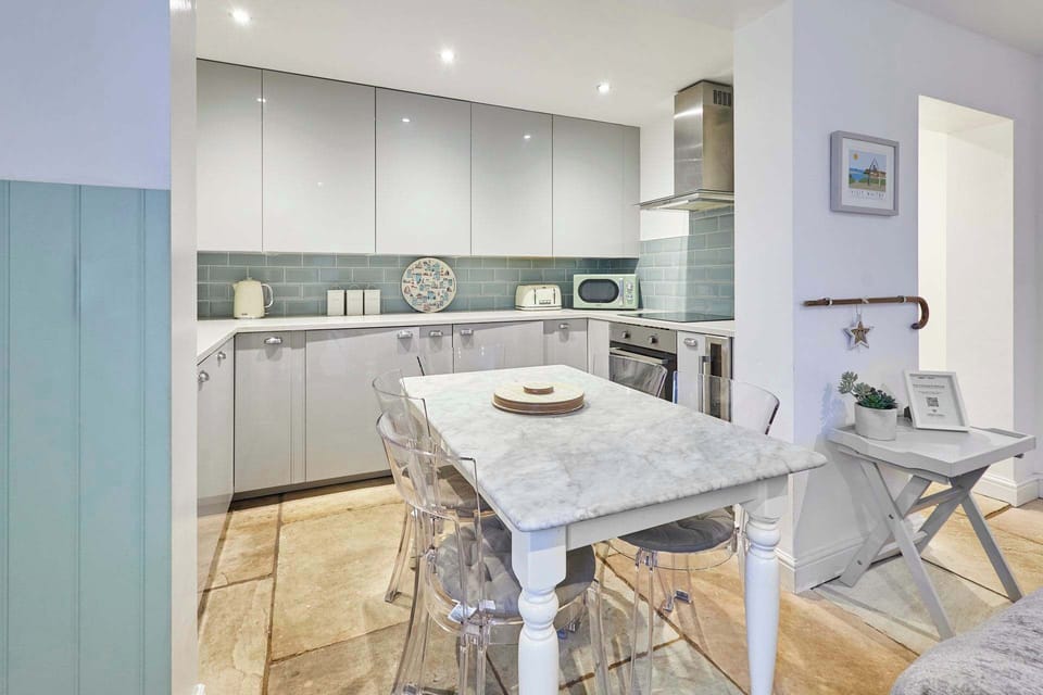 The Courtyard Retreat, Whitby - Host & Stay