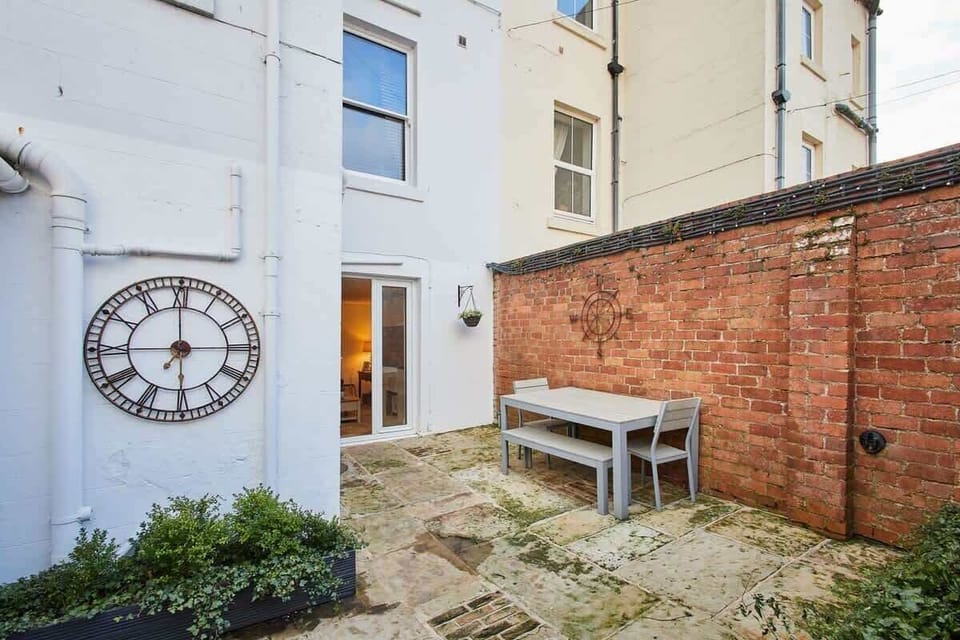 The Courtyard Retreat, Whitby - Host & Stay