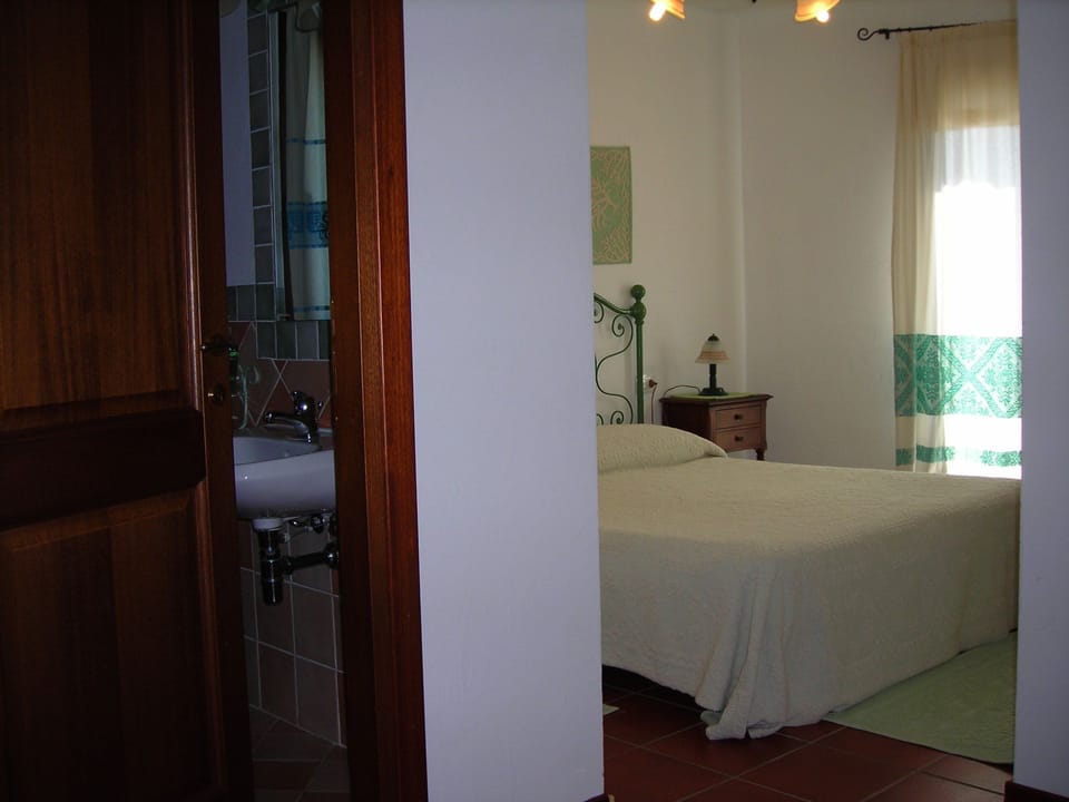Standard Double Room | 1 bedroom, minibar, desk, blackout drapes