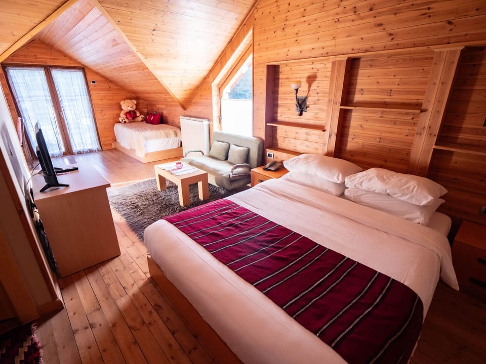 Junior Double Room | Minibar, free WiFi, bed sheets