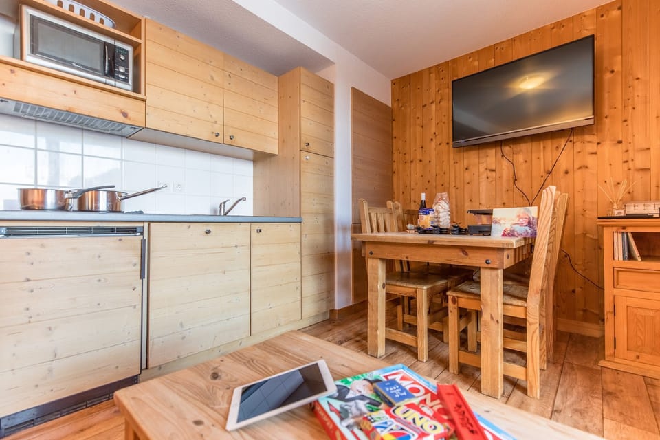 Tuck into a great snack you’ve prepared in your kitchenette.