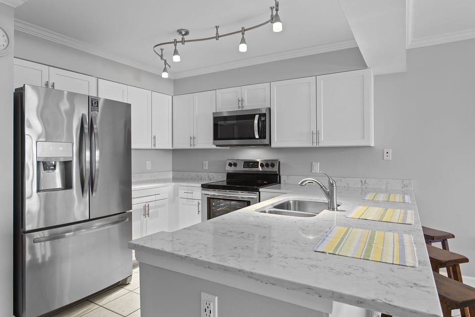 24-Pelican-Beach-Resort-214-Kitchen