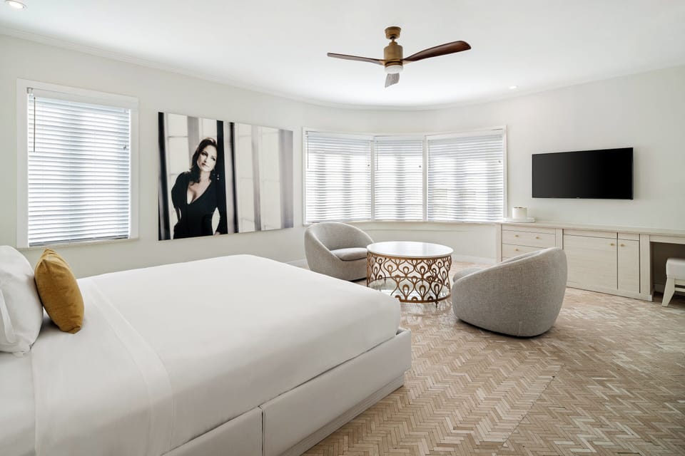 Junior Suite, 1 King Bed | Egyptian cotton sheets, premium bedding, minibar, in-room safe