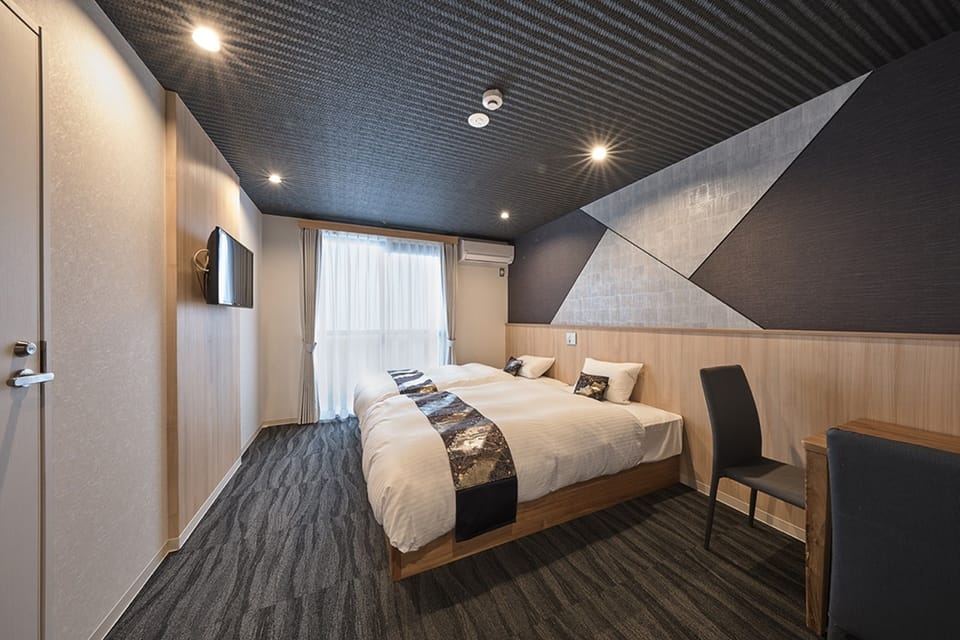 Blackout drapes, free WiFi, bed sheets